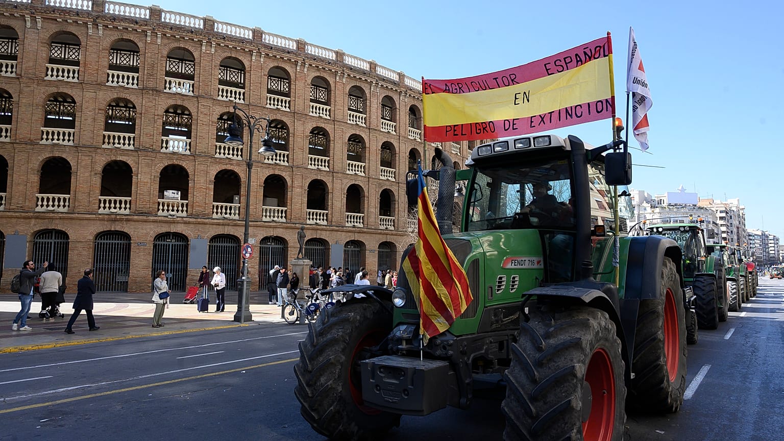 Why are Spanish farmers protesting against low prices?