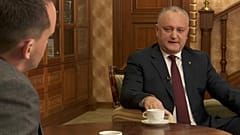 Der Präsident der Republik Moldau sprich mit Euronews-Reporter Orlando Crowcroft in Chisinau