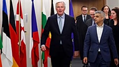 Michel Barnier, négociateur en chef de l’UE sur le Brexit, et Sadiq Khan, le maire de Londres, à Bruxelles le 18 février 2020. 