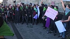 ویدئو؛ تظاهرات زنان مکزیکی معترض به قتل دختر ۷ ساله