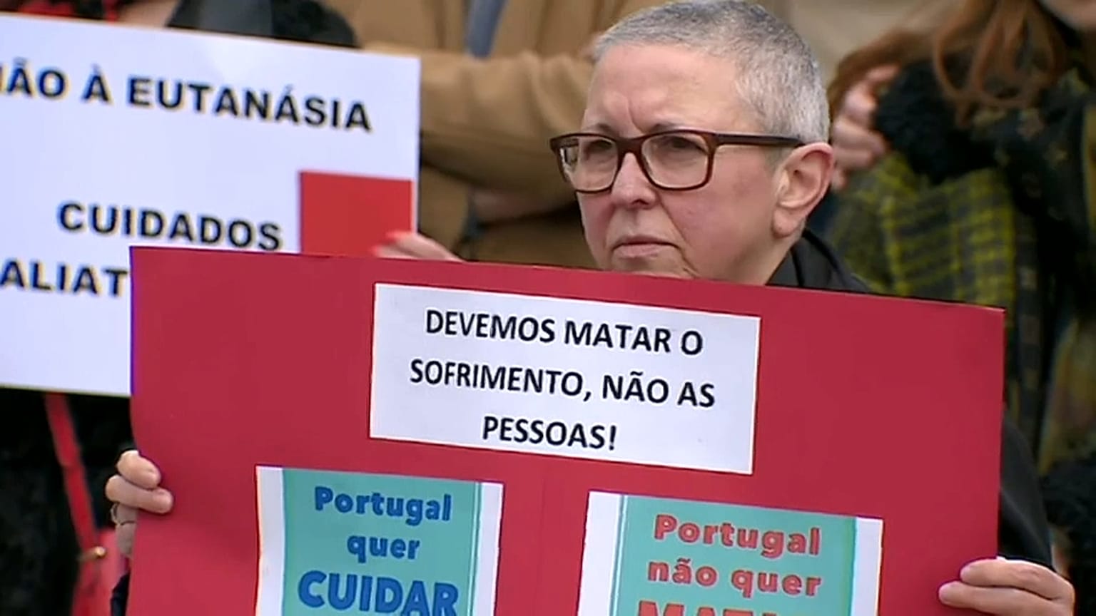 #euroviews : l'euthanasie au Portugal, un revers pour Tesla en Allemagne et le printemps à Moscou