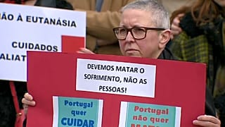 #euroviews : l'euthanasie au Portugal, un revers pour Tesla en Allemagne et le printemps à Moscou