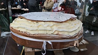 Kalorienbombe XXL: Schwedens größte "Semla" wiegt 300 kg (Video)