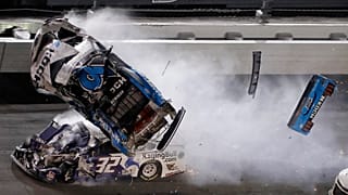 İzle: Daytona'da korkutucu kaza, hastaneye kaldırılan pilot kendine geldi