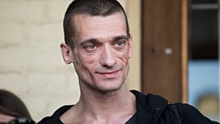 Франция может лишить Павленского статуса политического беженца