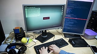 الاتحاد الأوروبي يعتبر الهجمات الإلكترونية الروسية على منشآت أوكرانية خطرا على أمن مواطني أوروبا
