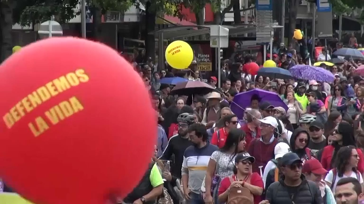 Movilización en Colombia contra los asesinatos de maestros