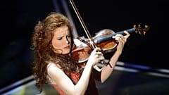 Camille Berthollet joue la bande originale du film "La Liste de Schindler" à la Halle aux Grains de Toulouse, le 24 février 2016.