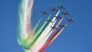 L'Aeronautica si rifà il look: bando per nuovo logo e mascotte. Il premio? Un iPad