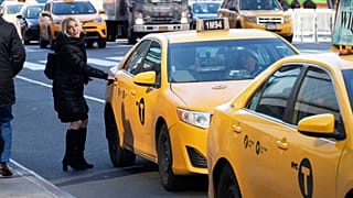 بلدية نيويورك مطالبة بدفع 810 ملايين دولار تعويضات لسائقي سيارات الأجرة 
