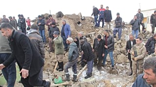İran'da meydana gelen deprem Van'da hissedildi. En az 7 kişi hayatını kaybetti