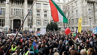 Ezrek tüntettek a gyöngyöspatai kártérítési ügy miatt, a kormány beavatkozását hangoztatták