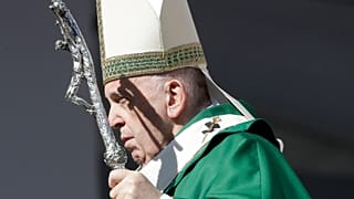 "Muchos países hablan de paz y luego venden armas a los países en guerra", denuncia el Papa