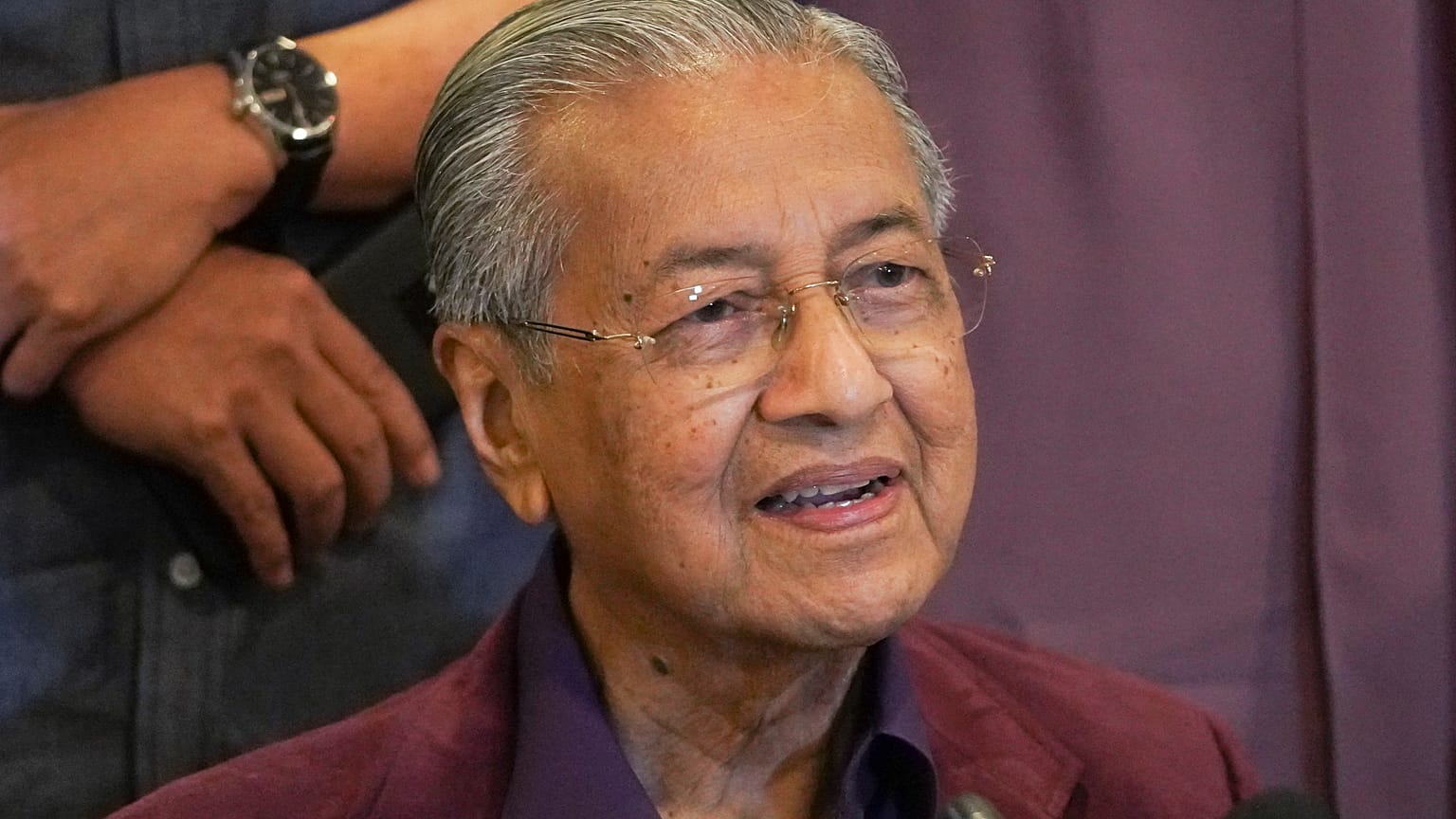 Malezya: Mahathir Muhammed başbakanlık görevinden istifa etti