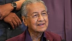 Malezya: Mahathir Muhammed başbakanlık görevinden istifa etti