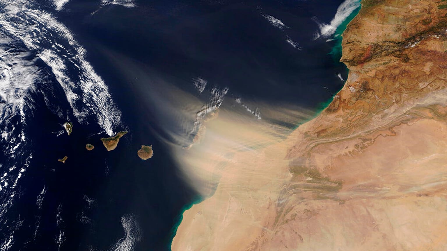 Calima sobre las Islas Canarias. 