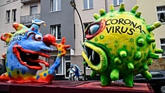 Koronavírus, antiszemita jelmezek és szélvihar az európai karneválokon