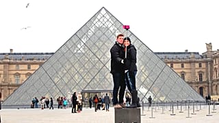 Louvre Piramidi (Louvre Müzesi'nin girişi) - Paris