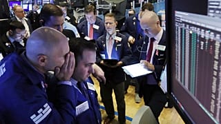 شیوع کرونا در بازارهای نفت و سهام؛ قیمت جهانی طلا ۴۳ دلار افزایش یافت 