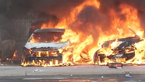 Viña del Mar: Autos in Flammen 