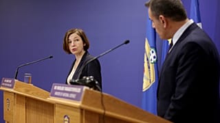 Ο υπουργός Εθνικής 'Άμυνας Νίκος Παναγιωτόπουλος με τη Γαλλίδα ομόλογό του Φλωράνς Παρλύ