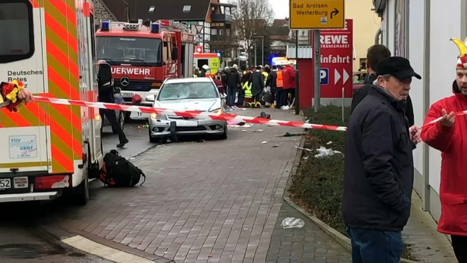 Auto rast in Menge bei Fastnachtsumzug: 30 Verletzte - 10 davon Kinder