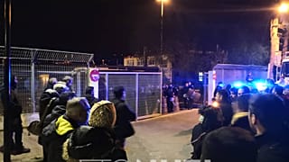 Σε Λέσβο και Χίο τα ΜΑΤ - Μπλόκα στο λιμάνι - Στους δρόμους οι πολίτες 
