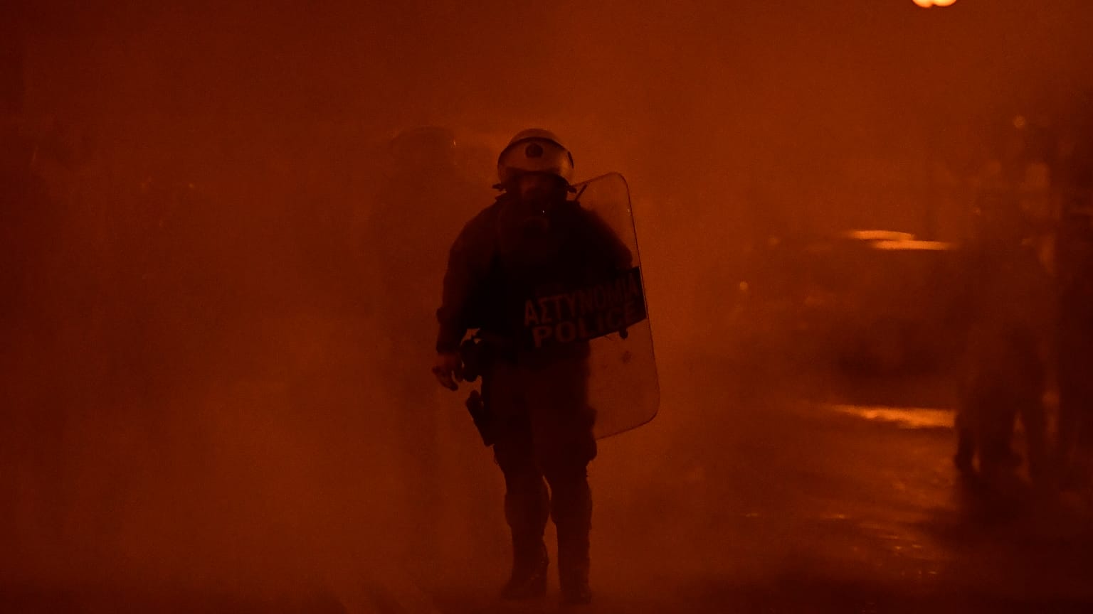 Confrontos em protestos contra novos campos de migrantes