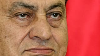 L'ex-président d'Egypte Hosni Moubarak pris en photo le 11 février 2009 à Istanbul, en Turquie