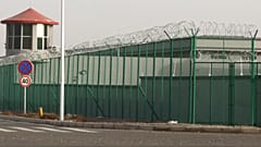 Çin'de Sincanlı Müslümanların tutulduğu bir kamp