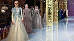 ابنة الرئيس الشيشاني تقدم عرض أزياء للموضة الإسلامية في باريس