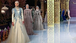 ابنة الرئيس الشيشاني تقدم عرض أزياء للموضة الإسلامية في باريس