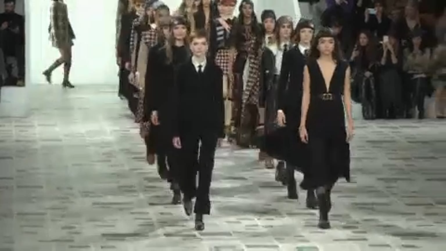 A női jogokat ünnepli a Dior legújabb kollekciója