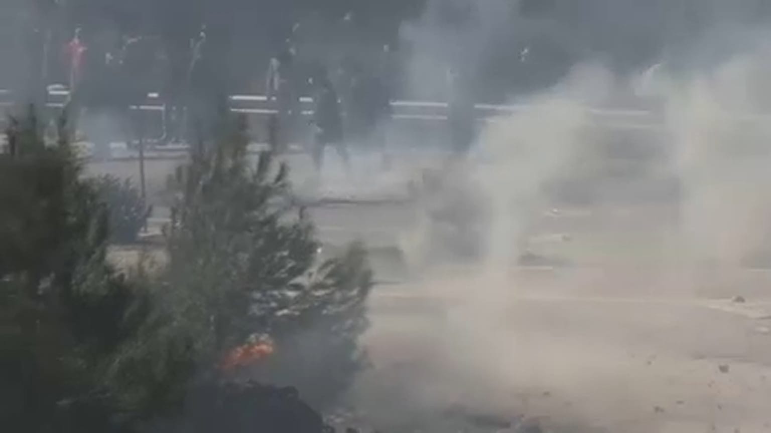  اشتباكات في جزيرة ليسبوس بين عناصر شرطة مكافحة الشغب وبين المحتجين ضد بناء المزيد من مراكز إيواء اللاجئين