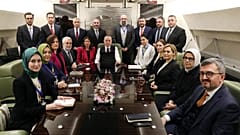 Türkiye Cumhurbaşkanı Recep Tayyip Erdoğan, Azerbaycan'daki temaslarının ardından yurda dönerken uçakta gazetecilerle sohbet etti.