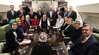 Türkiye Cumhurbaşkanı Recep Tayyip Erdoğan, Azerbaycan'daki temaslarının ardından yurda dönerken uçakta gazetecilerle sohbet etti.