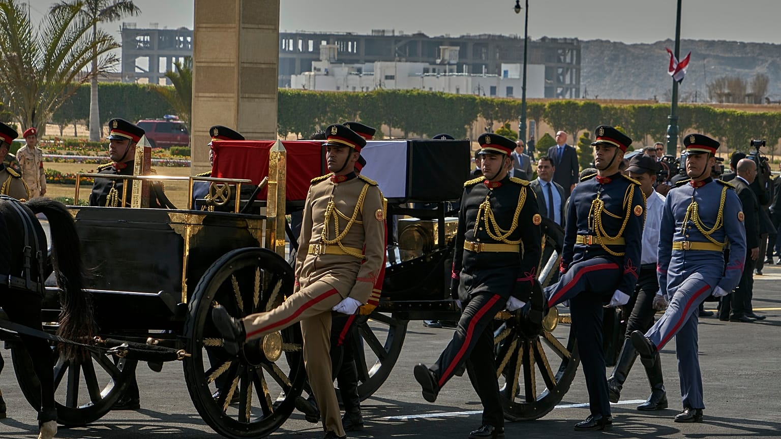 Eltemették Hoszni Mubarak volt egyiptomi elnököt