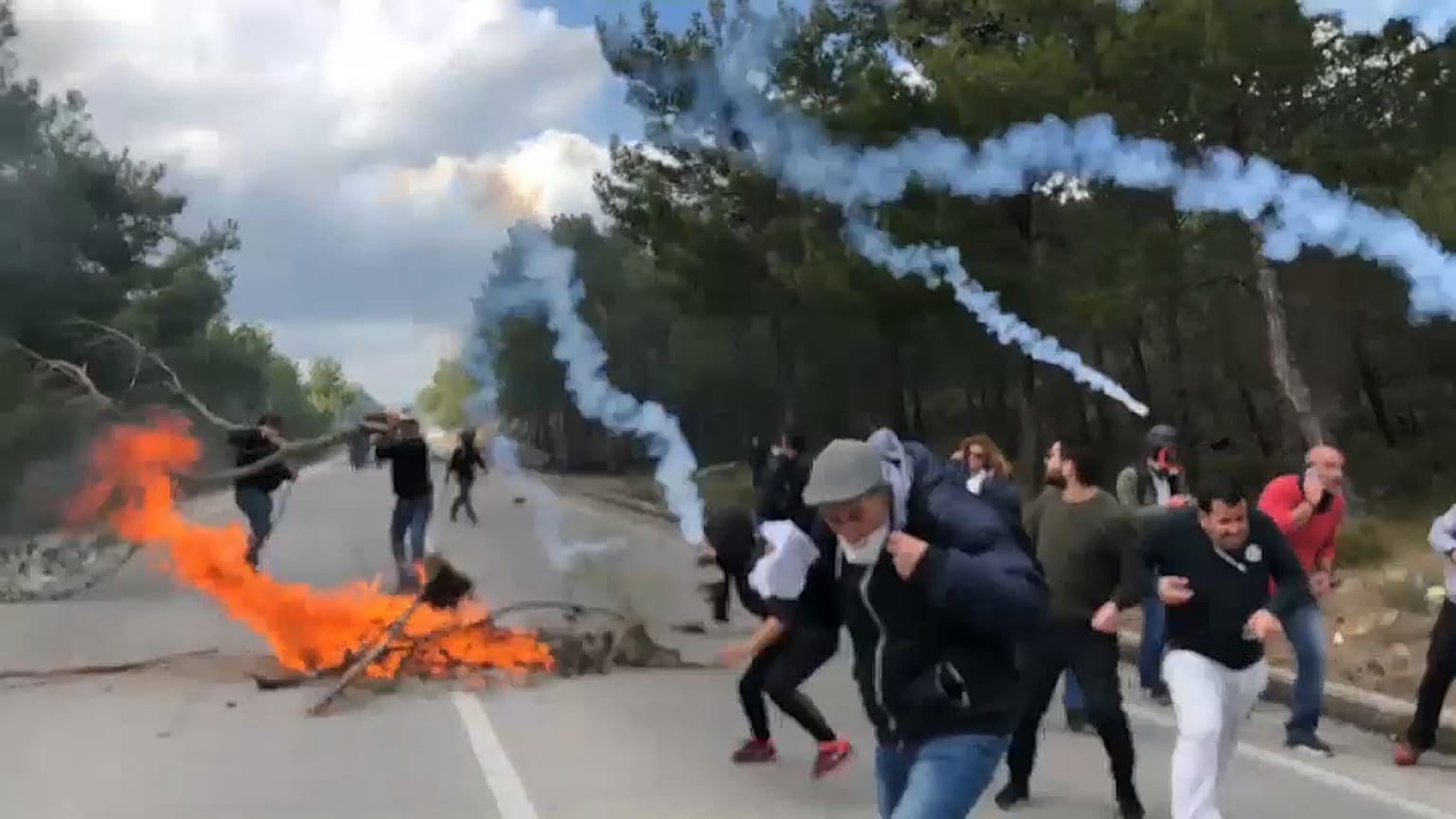 Gegen Auffanglager für Flüchtlinge: Auf den griechischen Inseln kracht's