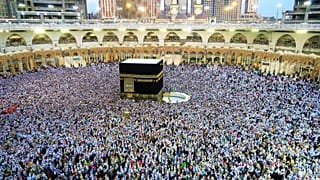 السعودية تعلّق مؤقتاً دخول المسلمين للعمرة وزيارة المسجد النبوي لمواجهة كورونا
