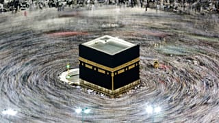 Suudi Arabistan koronavirüs (Covid-19) sebebiyle umre ziyaretlerini askıya aldı