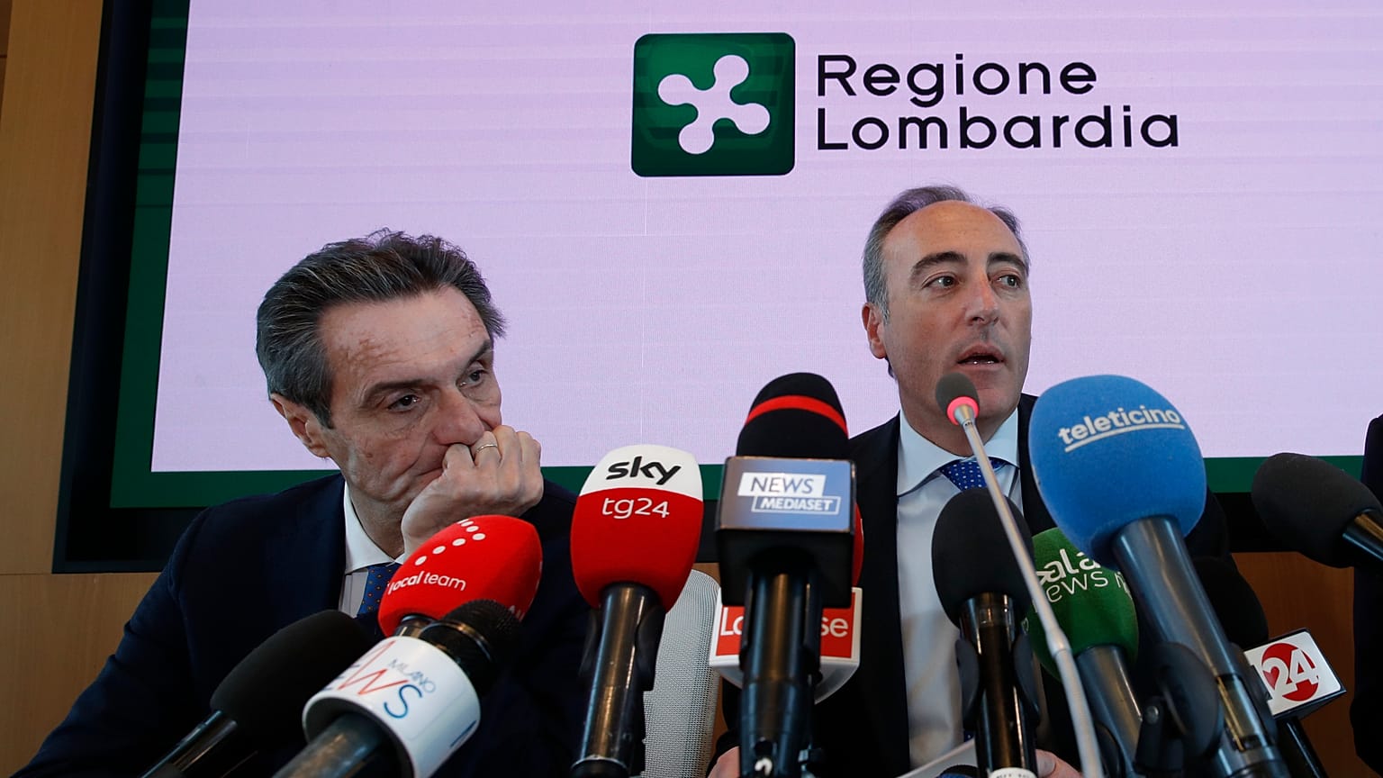Covid-19 : le président de Lombardie se masque