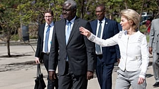Bruxelles propone una nuova strategia per l'Africa
