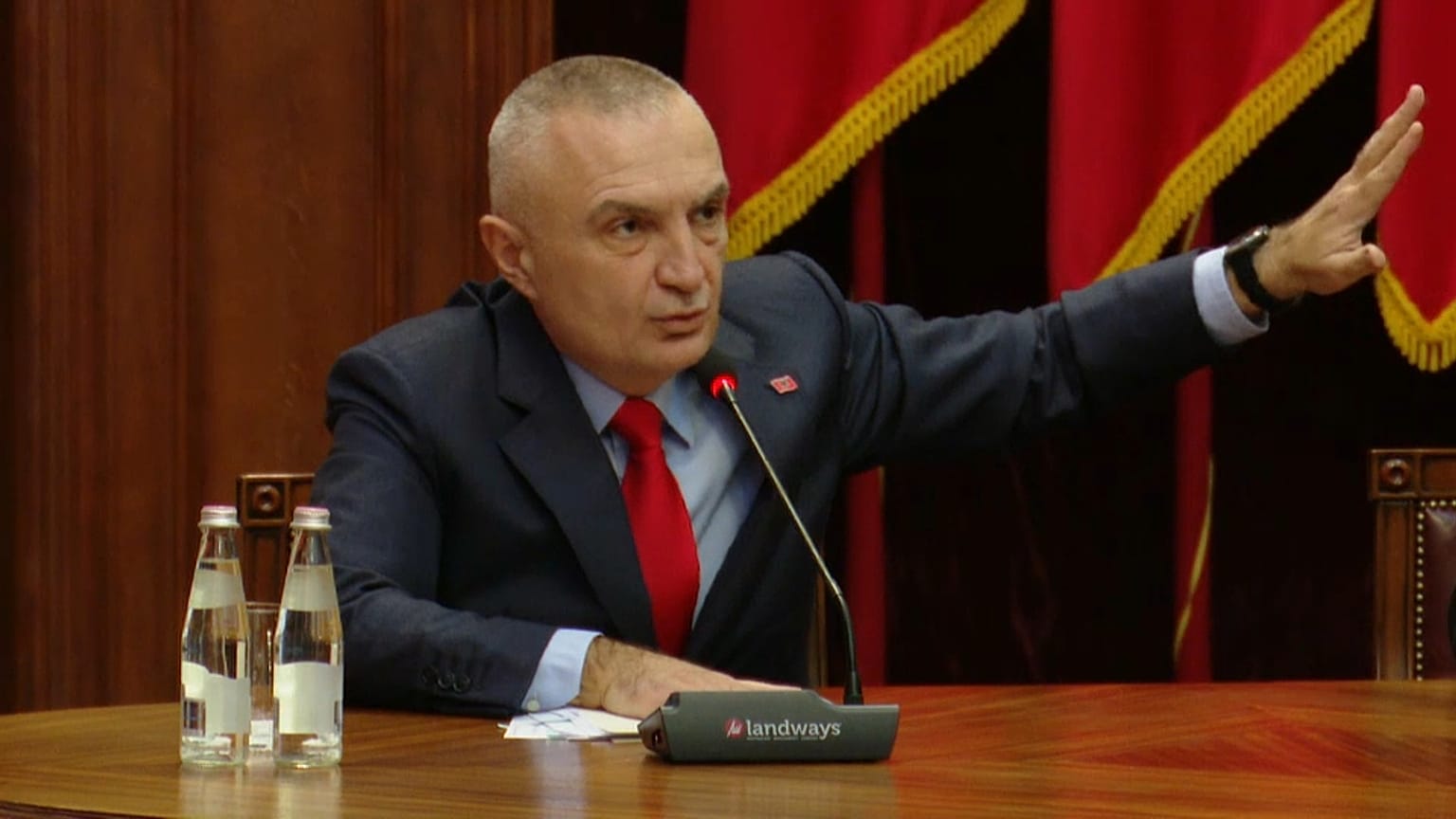 Albania: scontro tra Presidente e governo, Meta invoca la piazza