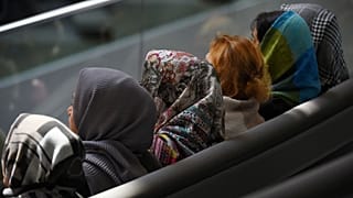 آلمان حجاب را برای کارآموزان رشته حقوق در دادگاه ممنوع کرد