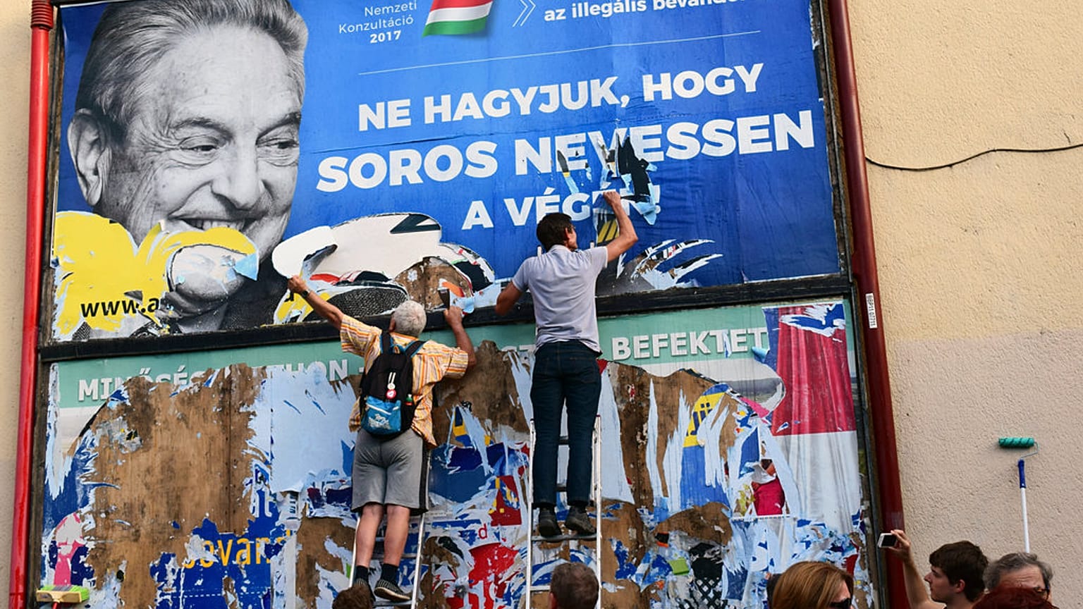 A Rogán-tárca 3 év alatt 100 milliárdot költött kommunikációra