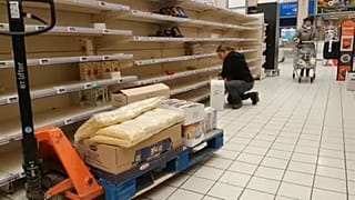 Coronavirus: Leere Regale - Hamsterkäufe nicht nur in Ungarn 
