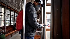 El coronavirus provoca una desbandada de erasmus españoles en Milán 