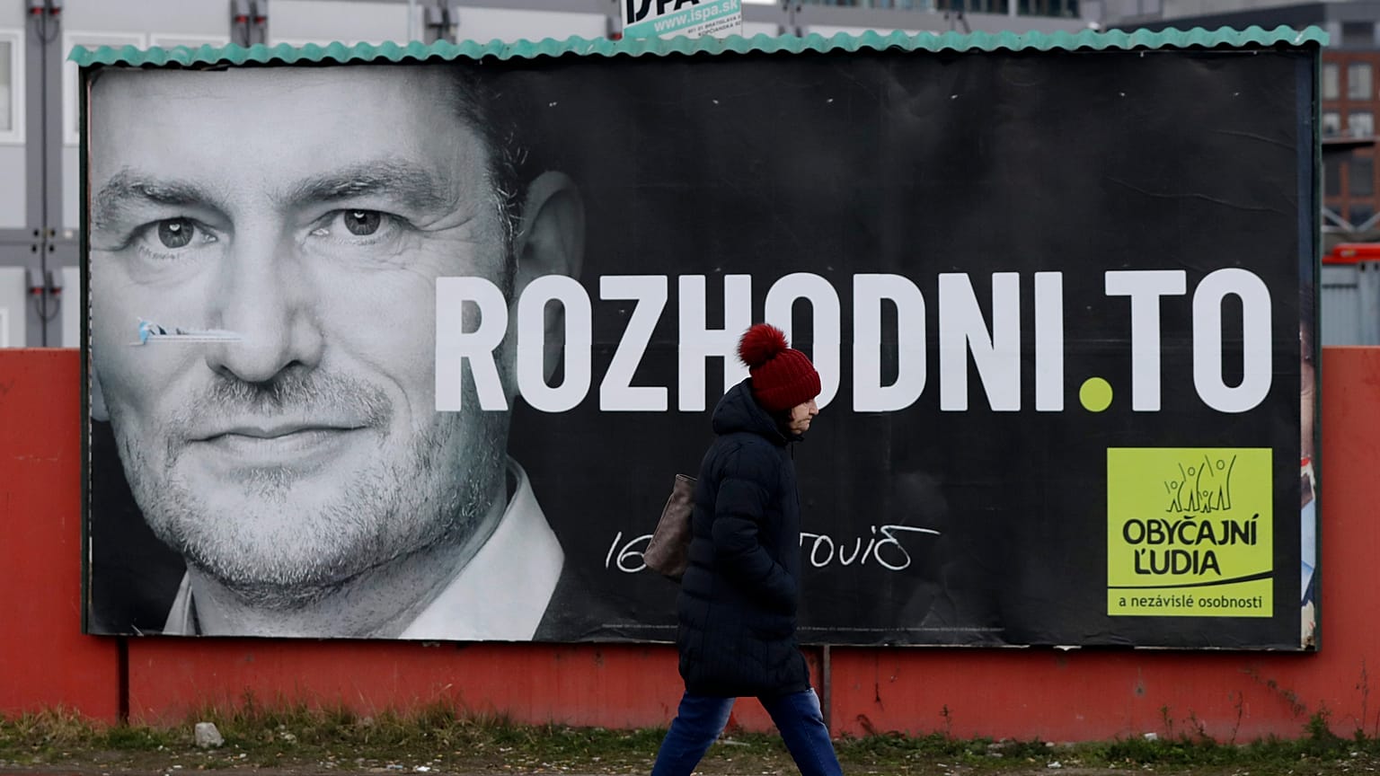 O partido de direita populista "Partido das Pessoas Comuns" está em primeiro lugar nas sondagesn
