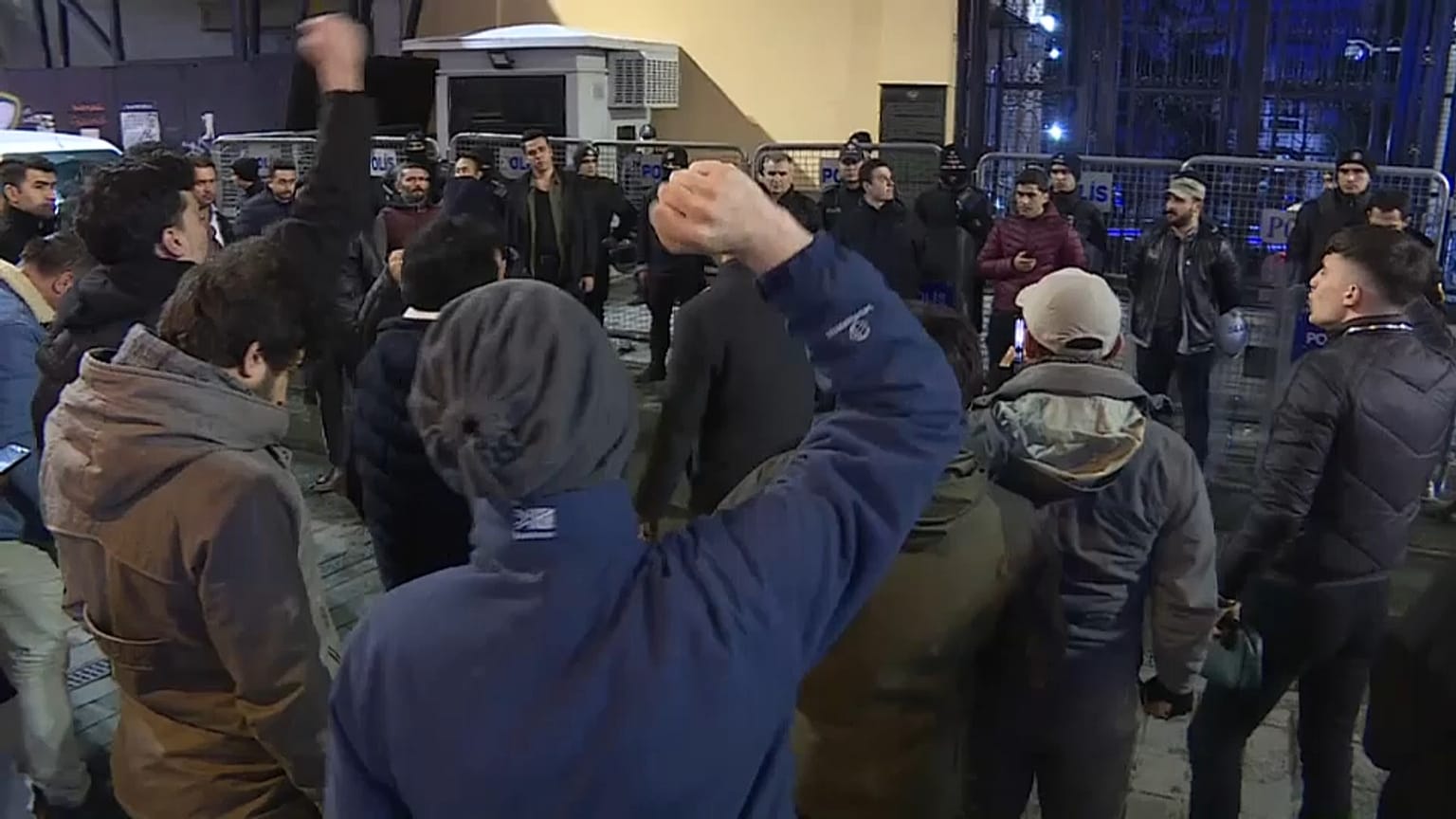 İdlib saldırısı: Rusya konsolosluğu önünde protesto: 'Katil Rusya, katil Putin'