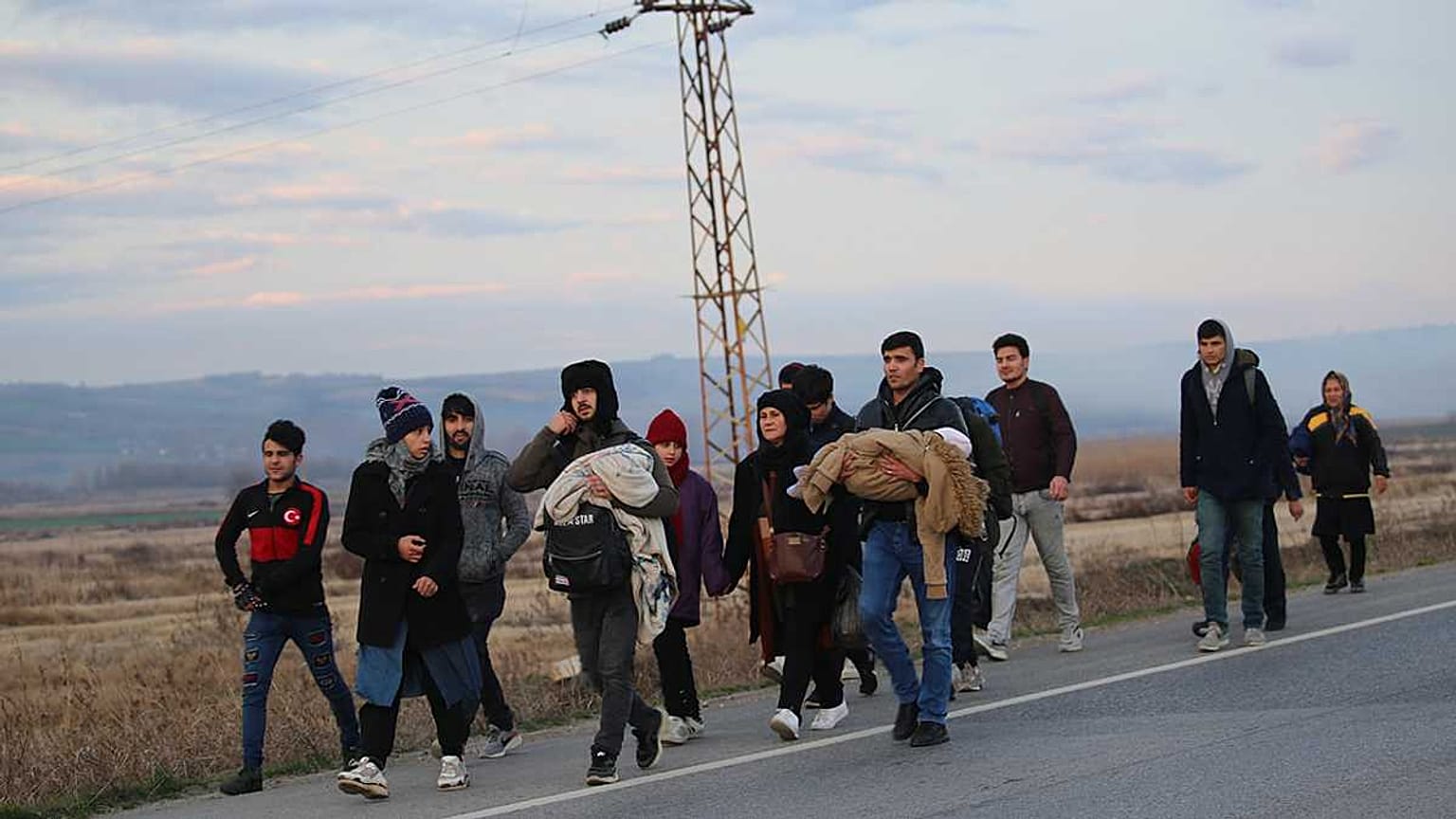 Türkiye'den gelecek olası göç dalgasına karşı Yunanistan ve Bulgaristan sınır güvenliğini artırdı